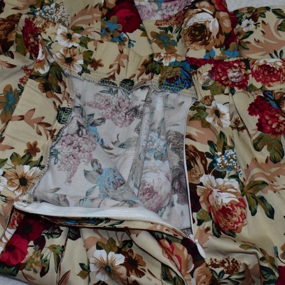 Taydey A Line Pleated Floral Skirt Size L - Picture 9 of 9